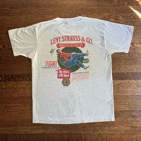 Flatlay graphic t-shirt — input