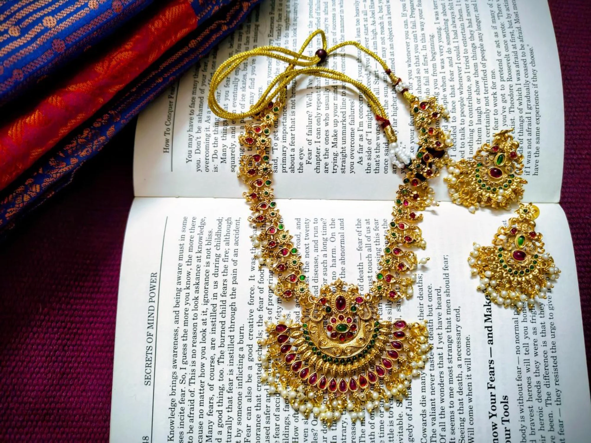 Plain necklace product photo — before